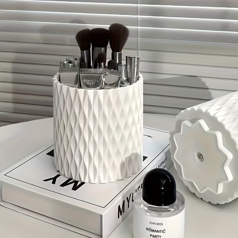 Desktop 360Rotating Cosmetic S - مراجعة Blush Brush Kabuki وسعره